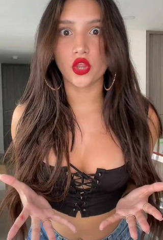Beautiful Mariam Obregón in Sexy Black Crop Top