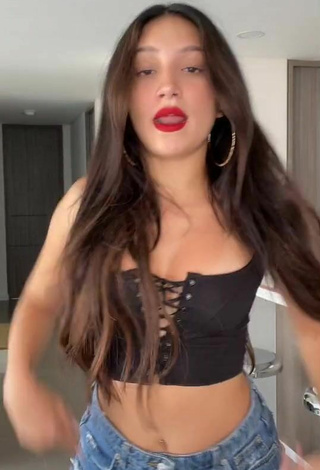 2. Beautiful Mariam Obregón in Sexy Black Crop Top