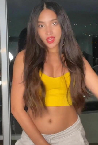 2. Sweetie Mariam Obregón Shows Cleavage in Yellow Crop Top
