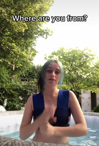 4. Cute Georgie Rubery Shows Cleavage in Blue Crop Top at the Swimming Pool