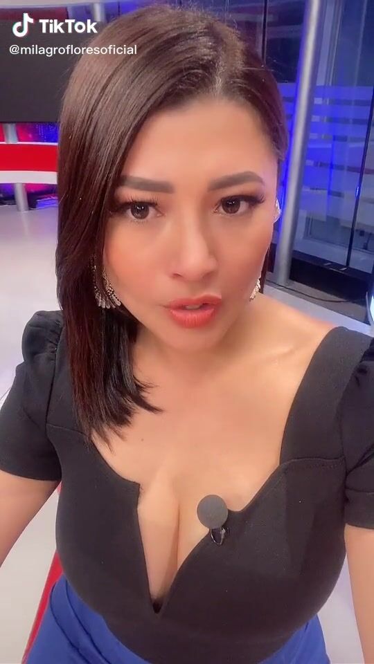 Hottest Milagro Flores Shows Cleavage | sexyfilter.com