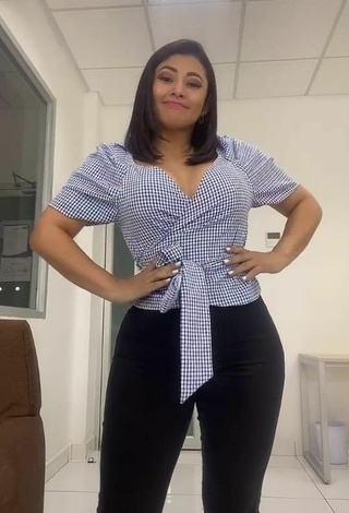 2. Hot Milagro Flores Shows Cleavage in Checkered Crop Top