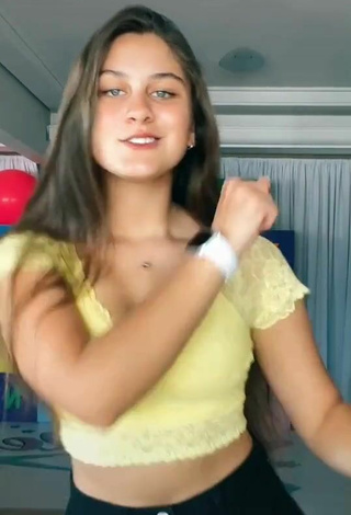 4. Sexy Mileninha Stepanienco Shows Cleavage in Yellow Crop Top