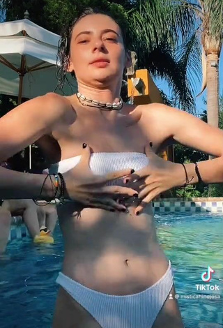 5. Sexy Mariana Hinojosa Shows Cleavage in White Bikini at the Pool