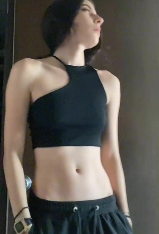 Sexy Mariana Hinojosa Shows Cleavage in Black Crop Top