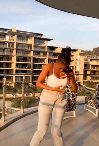 2. Sexy mpho pink Shows Cleavage in White Top