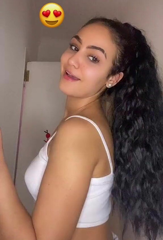 4. Sexy Najwa Shows Cleavage in White Crop Top