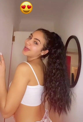 6. Sexy Najwa Shows Cleavage in White Crop Top