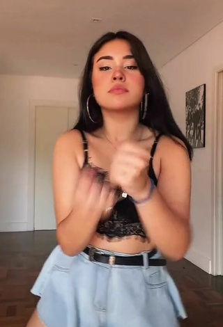 4. Sexy Nica Reina Shows Cleavage in Black Bra