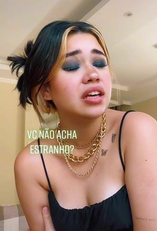 3. Sexy Nica Reina Shows Cleavage