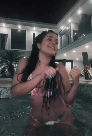 3. Hot Nicole Diaz Shows Cleavage in Bikini at the Pool while Twerking
