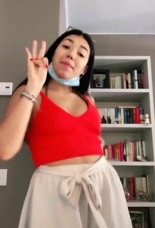 5. Sexy Noa Planas Shows Cleavage in Red Crop Top