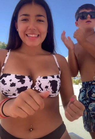 3. Sexy Noa Planas Shows Cleavage in Bikini Top