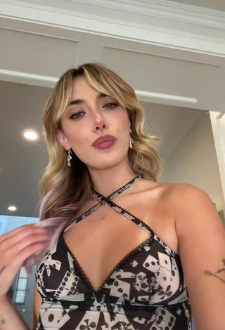 Sexy Olivia O'Brien Shows Cleavage in Crop Top