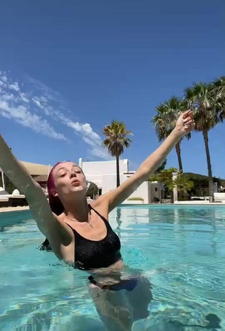 Sexy orane.rchd Shows Cleavage in Black Bikini Top at the Swimming Pool