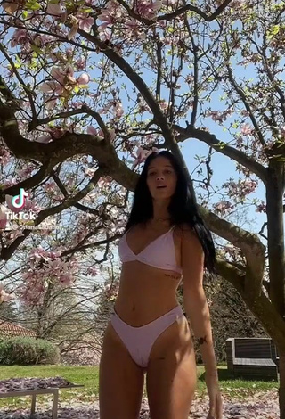 Hot Oriana Sabatini Shows Cleavage in Bikini