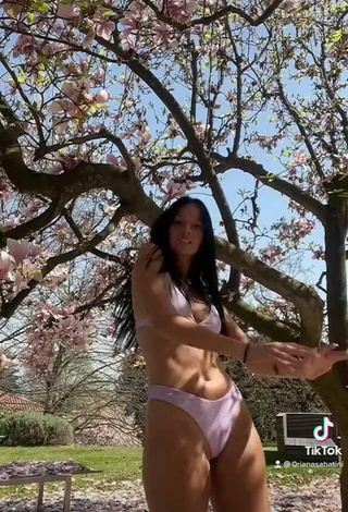 3. Hot Oriana Sabatini Shows Cleavage in Bikini