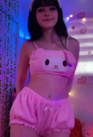 Kylie Shows Sexy Cosplay