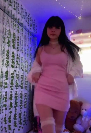3. Sexy Kylie Shows Cleavage in Pink Dress