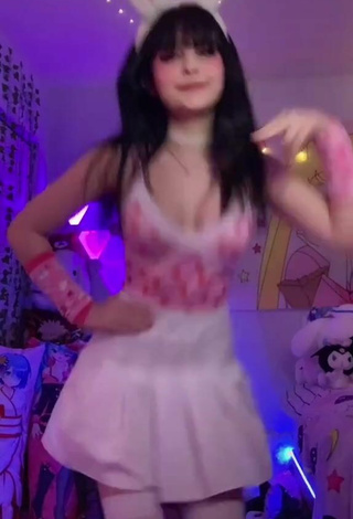 6. Elegant Kylie Shows Cosplay and Bouncing Breasts