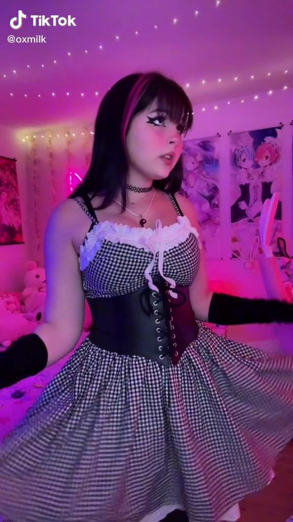 Cute Kylie Shows Cosplay