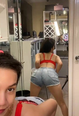 5. Sexy Charisse Galang Shows Cleavage in Red Sport Bra while Twerking