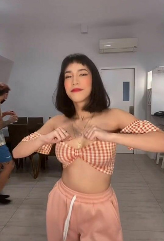 2. Sexy Charisse Galang Shows Cleavage in Checkered Crop Top