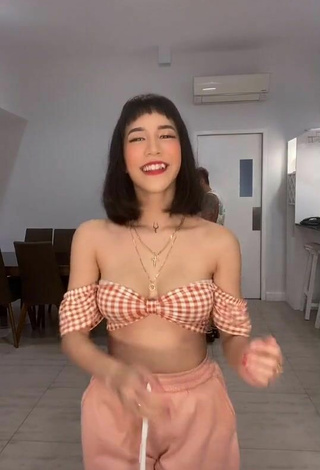 3. Sexy Charisse Galang Shows Cleavage in Checkered Crop Top