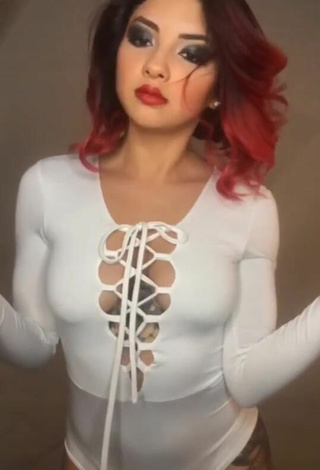 1. Sexy Paulina Usuga Shows Cleavage in White Bodysuit