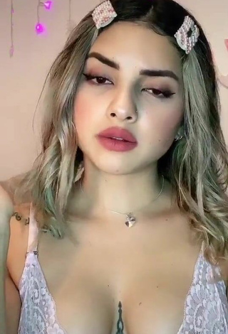 3. Sexy Paulina Usuga Shows Cleavage in White Top