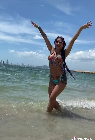 6. Hot Paulina Usuga Shows Butt in the Sea