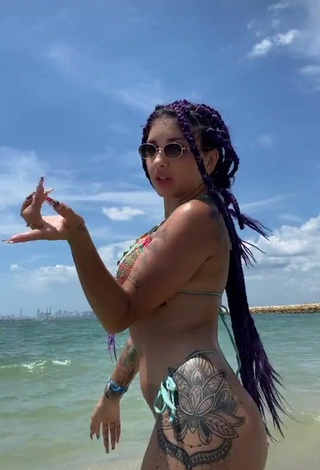 4. Sexy Paulina Usuga Shows Butt in the Sea