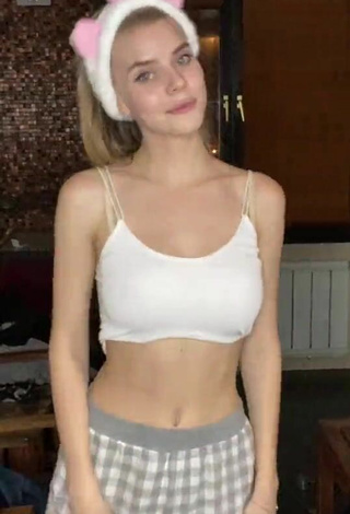 2. Sexy Zolotova Shows Cleavage in White Crop Top