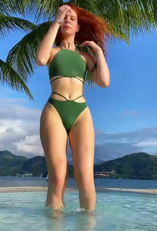 Erotic Priscila Caliari in Green Bikini