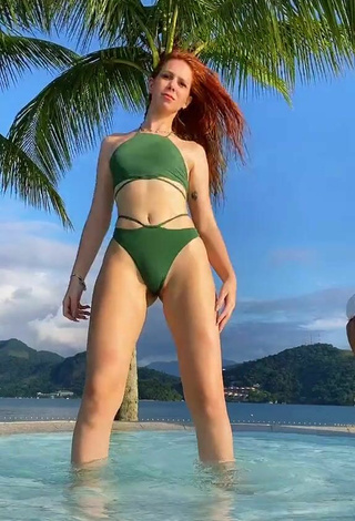 2. Erotic Priscila Caliari in Green Bikini