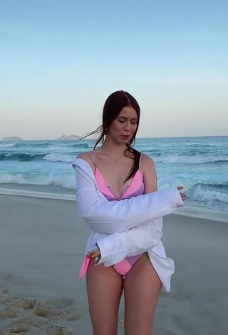 4. Hot Priscila Caliari Shows Cleavage in Bikini at the Beach