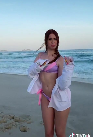 6. Hot Priscila Caliari Shows Cleavage in Bikini at the Beach