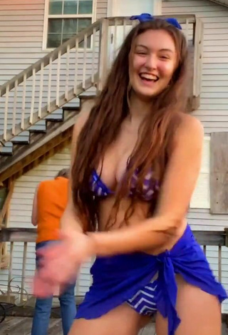 6. Erotic Rachel Pizzolato Shows Cleavage in Bikini Top