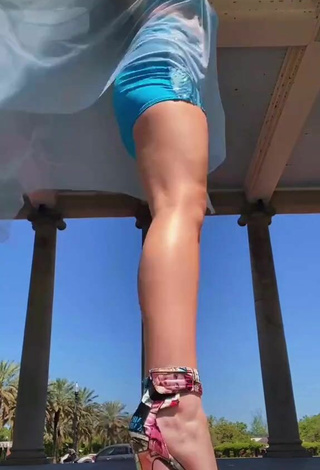 5. Sexy Rachel Pizzolato Shows Legs