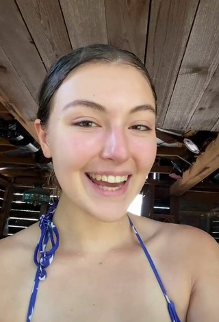 Beautiful Rachel Pizzolato Shows Cleavage in Sexy Bikini at the Pool