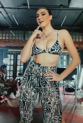 4. Cute Rachel Pizzolato Shows Cleavage in Zebra Bikini Top
