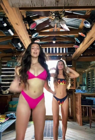 4. Sexy Rachel Pizzolato Shows Cleavage in Pink Bikini