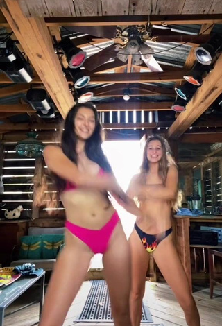 6. Sexy Rachel Pizzolato Shows Cleavage in Pink Bikini