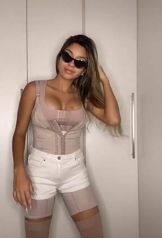 2. Sexy Raffaela Souza Shows Cleavage in Corset