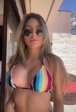 6. Sexy Raffaela Souza Shows Cleavage in Bikini