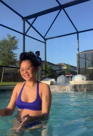 4. Sexy Carly Sarah Shows Cleavage in Blue Bikini Top at the Swimming Pool