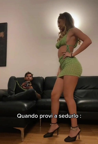 5. Sexy Roberta Carluccio Shows Cleavage in Light Green Crop Top