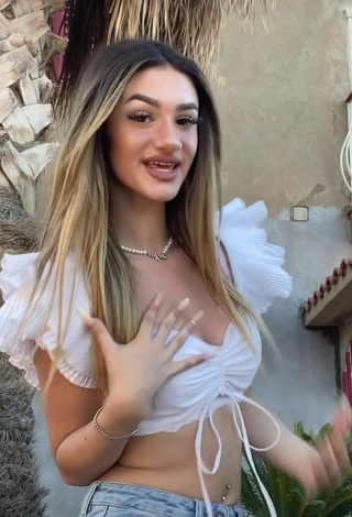 Sexy Rossellaml Shows Cleavage in White Crop Top