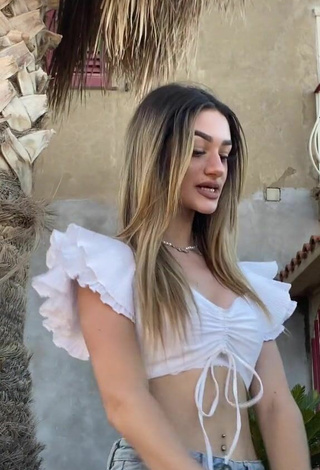 4. Sexy Rossellaml Shows Cleavage in White Crop Top