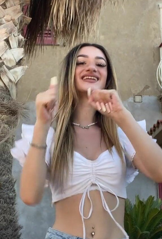 5. Sexy Rossellaml Shows Cleavage in White Crop Top